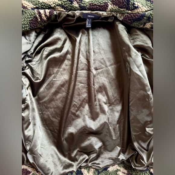 Forever 21 Sherpa Camo Oversized Jacket Sz L - Picture 6 of 7